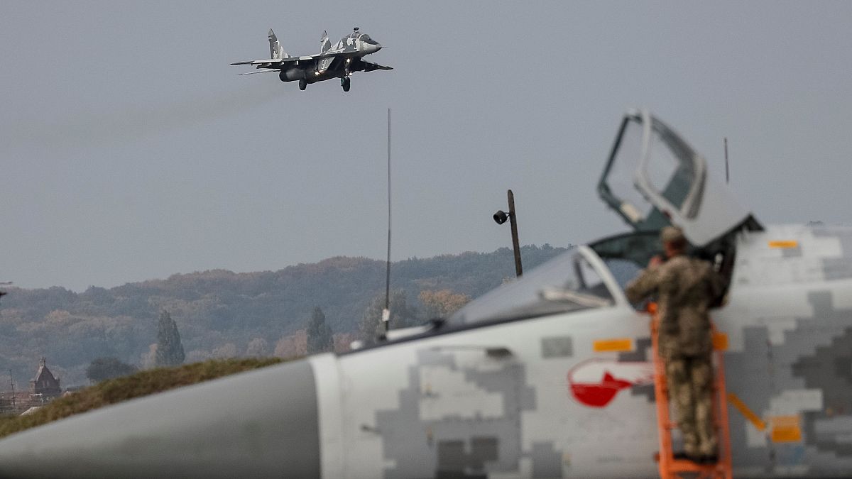تحطم مقاتلة روسية من طراز ميغ 29 ونجاة طيارها المصري