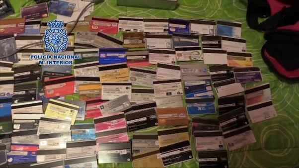 يرأسها جزائري اتُهم بتمويل هجمات 9/11: شرطة إسبانيا تعتقل شبكة تزوير بطاقات ائتمان يرأسها جزائري اتُهم بتمويل هجمات 9/11: شرطة إسبانيا تعتقل شبكة تزوير بطاقات ائتمان