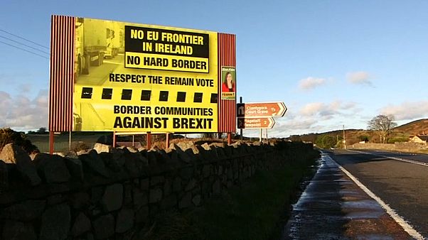 Плакат с лозунгами против восстановления границы в Северной Ирландии Плакат с лозунгами против восстановления границы в Северной Ирландии
