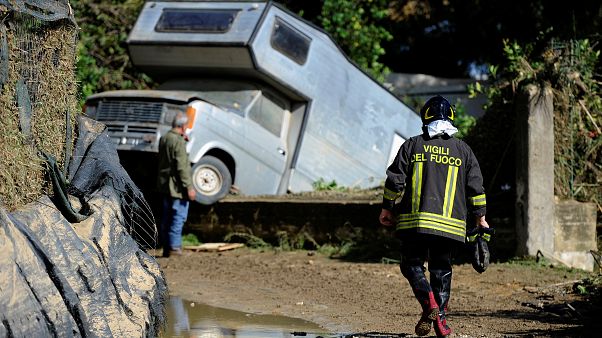 Inundações na Sicília matam pelo menos 12 pessoas Inundações na Sicília matam pelo menos 12 pessoas
