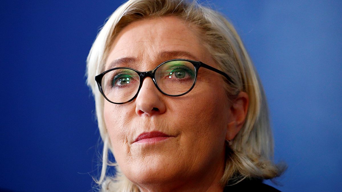 Le Pen na linha da frente para vencer Europeias