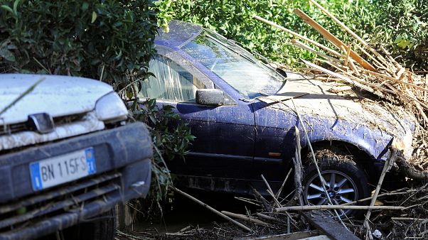 فيديو: فيضانات تجتاح جزيرة صقلية.. وأفراد أسرتين يلقون حتفهم غرقا فيديو: فيضانات تجتاح جزيرة صقلية.. وأفراد أسرتين يلقون حتفهم غرقا