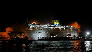 Griechenland: Passagiere von der brennenden Fähre Eleftherios Venizelos evakuiert.