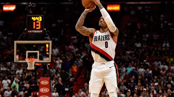 Damian Lillard, dos Portland Trailblazers lança ao cesto Damian Lillard, dos Portland Trailblazers lança ao cesto