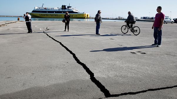 Ζάκυνθος: Προσωρινά ακατάλληλα 124 κτίρια Ζάκυνθος: Προσωρινά ακατάλληλα 124 κτίρια
