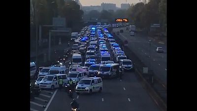 Parigi: ambulanze, protesta in autostrada