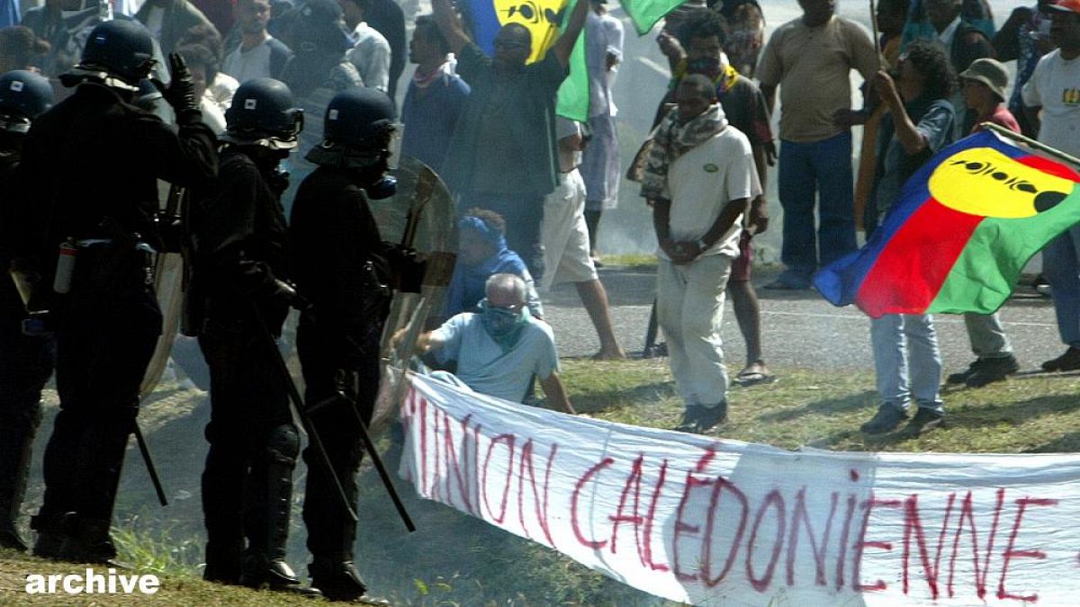 Yeni Kaledonya'da gerginlik: Referandum sonucuna tepkili Kanaklar polisle çatıştı