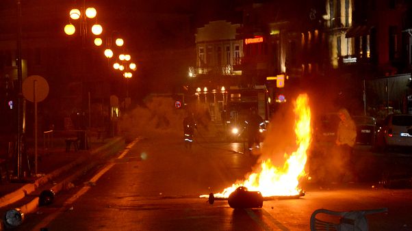 Λέσβος: Για κακουργήματα παραπέμπονται 26 άτομα που επιτέθηκαν σε πρόσφυγες Λέσβος: Για κακουργήματα παραπέμπονται 26 άτομα που επιτέθηκαν σε πρόσφυγες