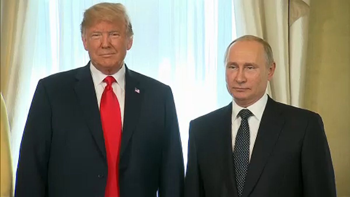 Putin e Trump encontram-se em Paris, mas sem cimeira