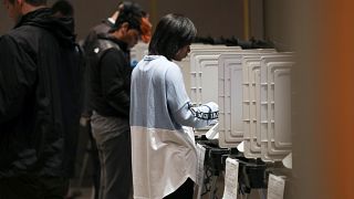 مراكز الاقتراع الأميركية تبدأ بفتح أبوابها للانتخابات النصفية