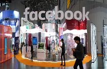Több mint száz gyanús fiókot törölt a Facebook és az Instagram