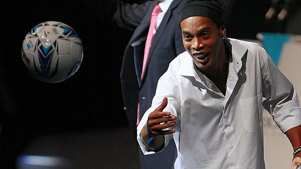2 milyon euro borcu olan Ronaldinho'nun banka hesabında 6 euro bulundu 2 milyon euro borcu olan Ronaldinho'nun banka hesabında 6 euro bulundu