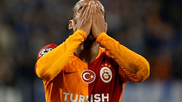 Champions: PSG tropeça em Nápoles, Porto goleia Lokomotiv