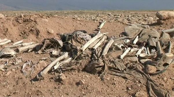 Iraq: scoperte oltre 200 fosse comuni attribuite all'Isis Iraq: scoperte oltre 200 fosse comuni attribuite all'Isis