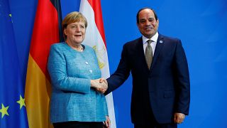 السيسي يطلب مراجعة قانون الجمعيات غير الحكومية في مصر