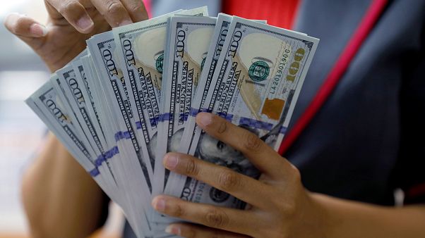 الدولار يتراجع مع سيطرة الديمقراطيين على مجلس النواب الأمريكي الدولار يتراجع مع سيطرة الديمقراطيين على مجلس النواب الأمريكي