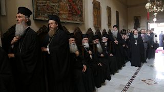 Tízezernél is több papot távolít el a közalkalmazotti fizetési listáról Görögország