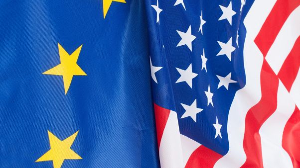 مسؤولان أوروبيان يسخران من انتكاسة ترامب في الانتخابات النصفية عبر "تويتر" مسؤولان أوروبيان يسخران من انتكاسة ترامب في الانتخابات النصفية عبر "تويتر"