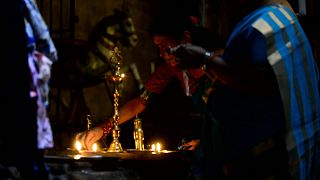 سريلانكا تحتفل بعيد الأنوار (ديوالي) في ظل أزمة سياسية