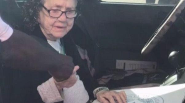 Bir ömür, bir oy: Teksaslı kadın 82 yaşında ilk kez oy kullanıp hayata veda etti Bir ömür, bir oy: Teksaslı kadın 82 yaşında ilk kez oy kullanıp hayata veda etti