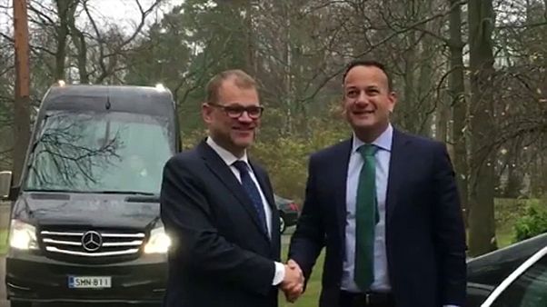 Brexit: PM irlandês manifesta-se cético quanto a acordo este mês Brexit: PM irlandês manifesta-se cético quanto a acordo este mês
