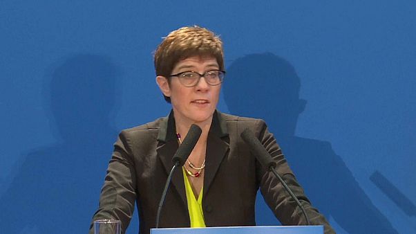 A volt saar-vidéki miniszterelnök a legesélyesebb Angela Merkel posztjára A volt saar-vidéki miniszterelnök a legesélyesebb Angela Merkel posztjára