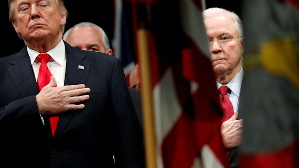 ABD Başkanı Donald Trump istedi Adalet Bakanı Jeff Sessions istifasını verdi ABD Başkanı Donald Trump istedi Adalet Bakanı Jeff Sessions istifasını verdi