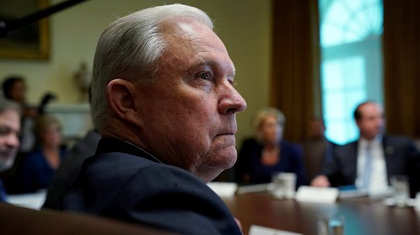 Usa: Trump licenzia Jeff Sessions Usa: Trump licenzia Jeff Sessions