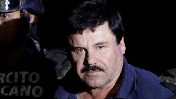 Ünlü uyuşturucu baronu El Chapo eşine sarılabilmek için mahkemeden izin istedi Ünlü uyuşturucu baronu El Chapo eşine sarılabilmek için mahkemeden izin istedi