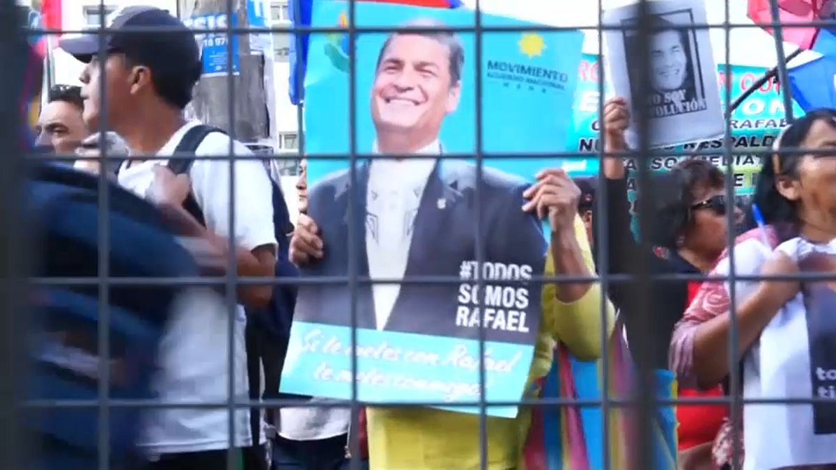 Partidarios de Correa se manifiestan en Quito