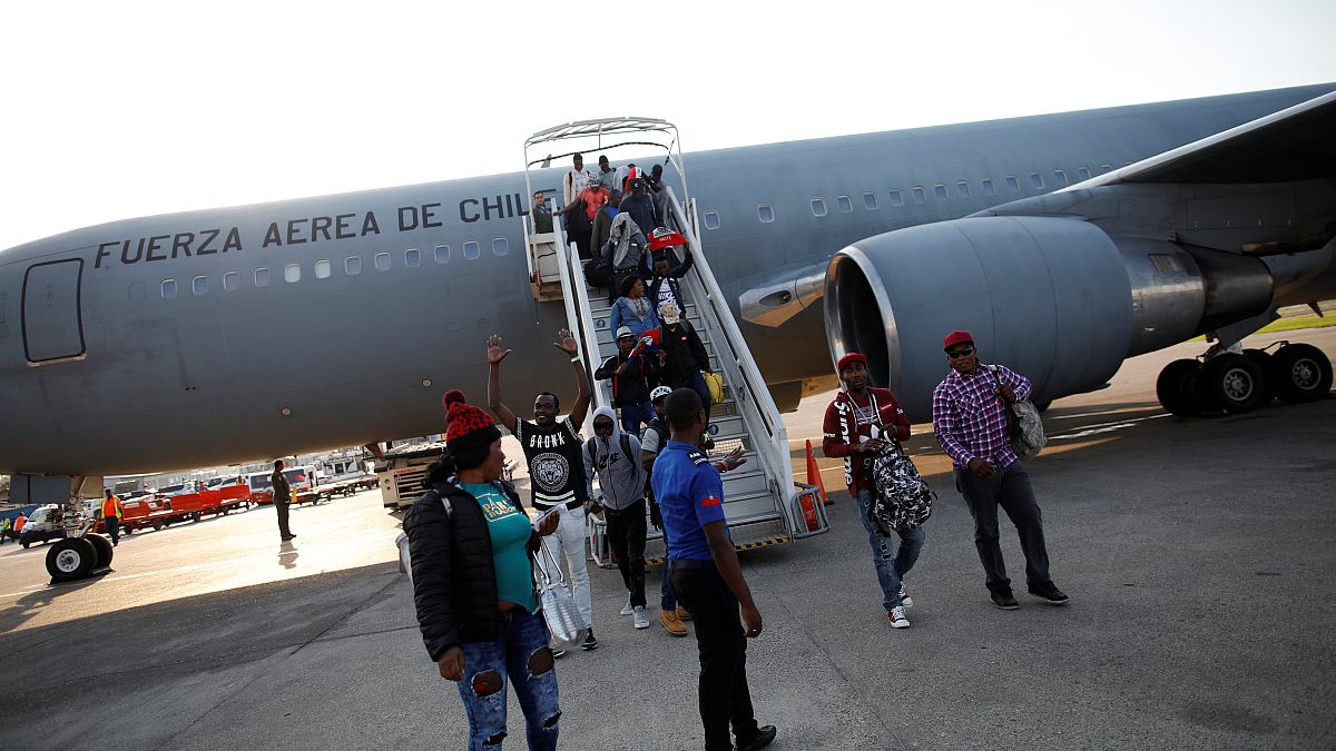 Şili'den gönderilen Haitili göçmenler tehcir ve ırkçılık tartışması başlattı 