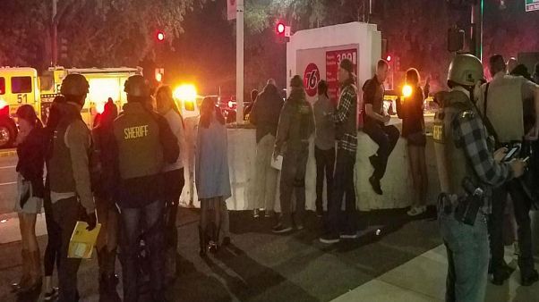 Al menos doce muertos en un tiroteo en un bar de California Al menos doce muertos en un tiroteo en un bar de California