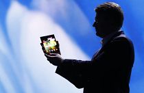 Samsung apresenta smartphone dobrável