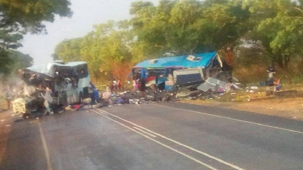 Zimbabve'de otobüs kazası: En az 46 ölü 