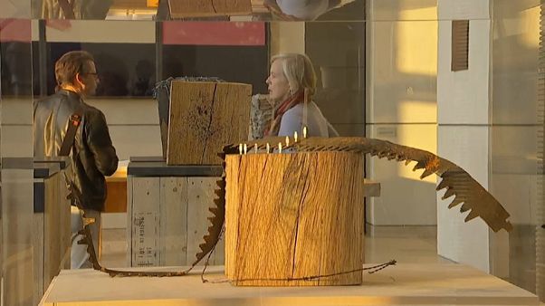 Künstler aus 31 Weltkriegsländern setzen in Berlin Friedenszeichen Künstler aus 31 Weltkriegsländern setzen in Berlin Friedenszeichen