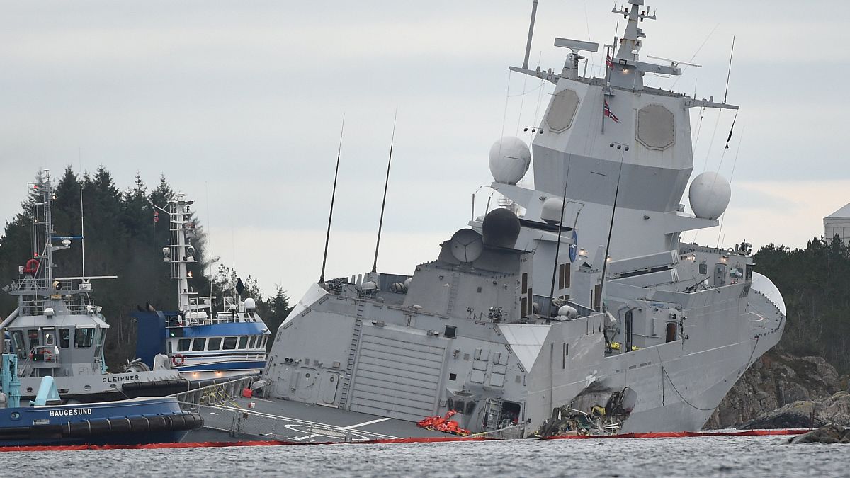 Tanker ütközött hadihajóval Norvégiában 