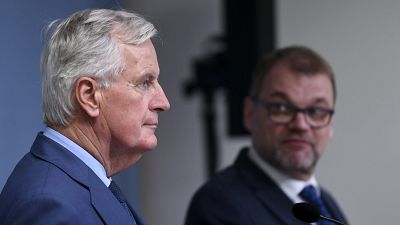 Barnier nekiment Farage-nak