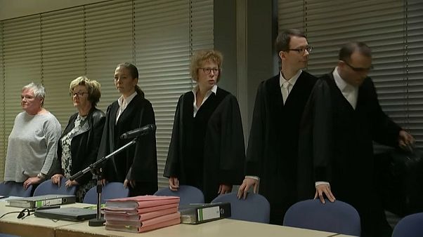 ألمانيا: نحو ثلاثين شخصا أمام القضاء بتهمة إساءة معاملة اللاجئين ألمانيا: نحو ثلاثين شخصا أمام القضاء بتهمة إساءة معاملة اللاجئين