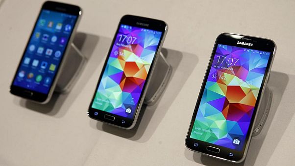 Resmi Gazete'de yayımlandı: Yurt dışından getirilen telefonlara ödenen harçlara yüzde 300 zam Resmi Gazete'de yayımlandı: Yurt dışından getirilen telefonlara ödenen harçlara yüzde 300 zam