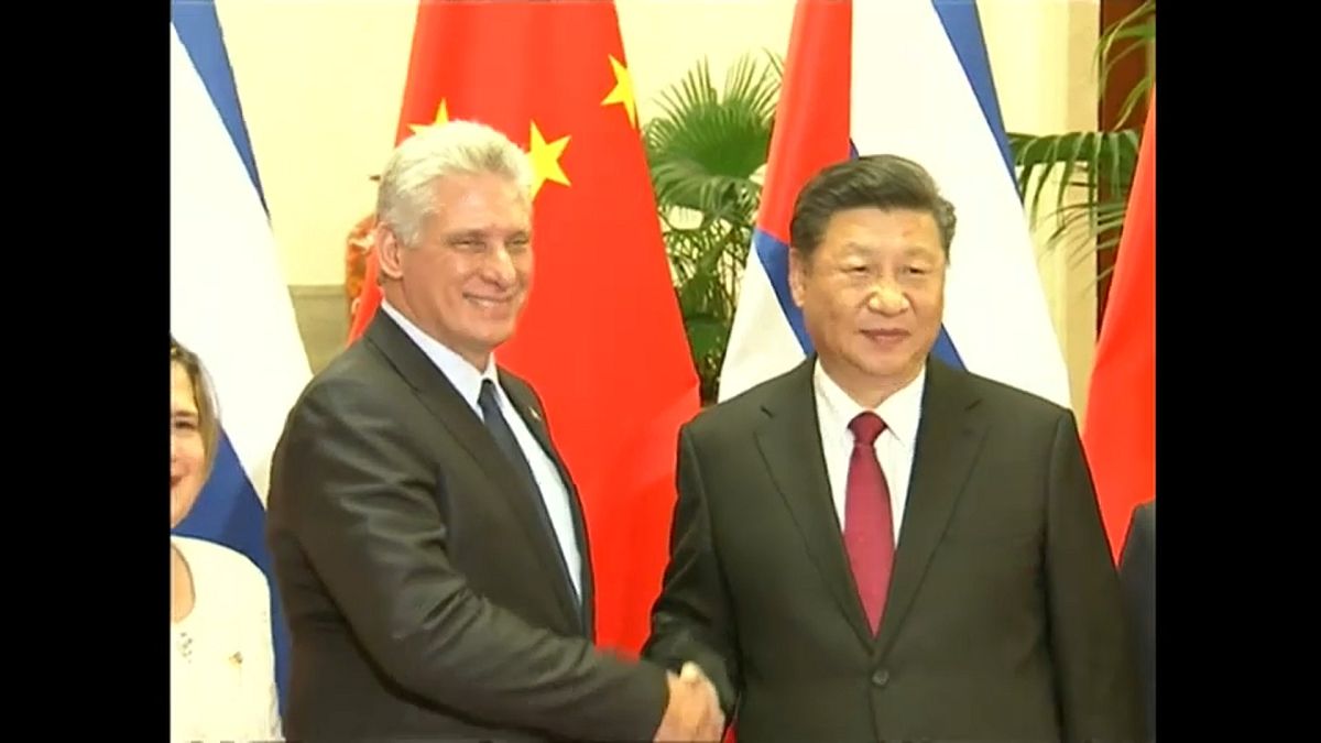Díaz-Canel coquetea con China