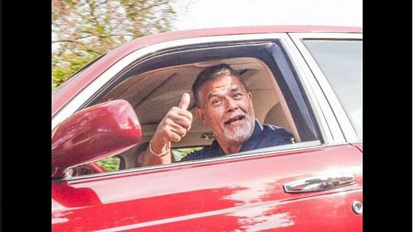 Tinder'da kız arkadaş bulmak için yaşını küçültmek istiyor Tinder'da kız arkadaş bulmak için yaşını küçültmek istiyor