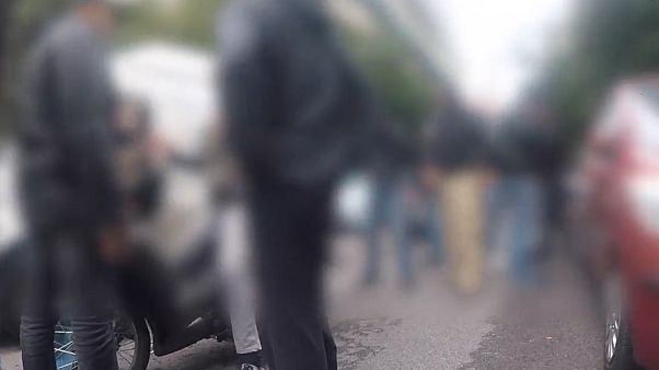 Μέλη του Ρουβίκωνα έκαναν «έλεγχο» σε αστυνομικούς (βίντεο) Μέλη του Ρουβίκωνα έκαναν «έλεγχο» σε αστυνομικούς (βίντεο)