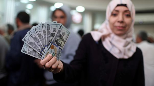 بعد موافقة إسرائيلية.. قطر تمنح 90 مليون دولار لدفع رواتب موظفي غزة بعد موافقة إسرائيلية.. قطر تمنح 90 مليون دولار لدفع رواتب موظفي غزة