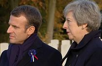 Στην Γαλλία η Τερέζα Μέι