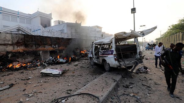 Somali'nin başkenti Mogadişu'da intihar saldırısı Somali'nin başkenti Mogadişu'da intihar saldırısı