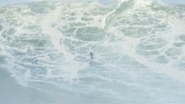 "Monstros" de água regressam à Nazaré "Monstros" de água regressam à Nazaré