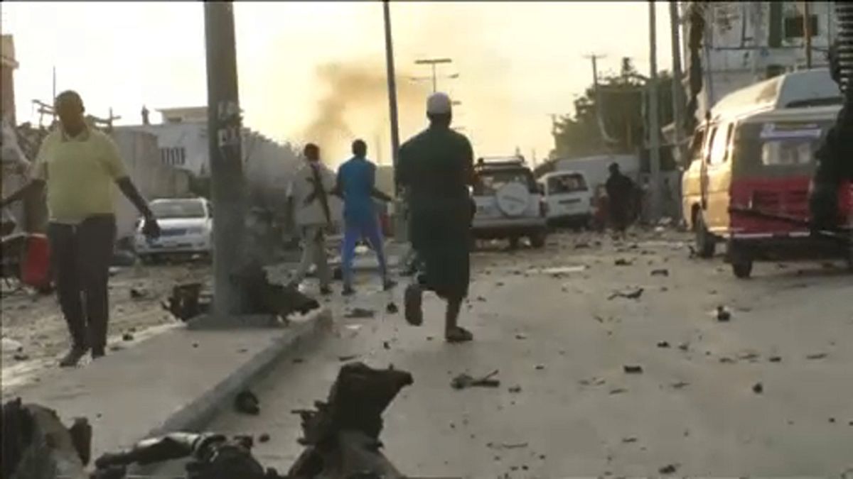 Hármas robbantás Szomália fővárosában