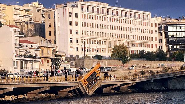 Καβάλα: Κατάρρευση γέφυρας χωρίς θύματα Καβάλα: Κατάρρευση γέφυρας χωρίς θύματα