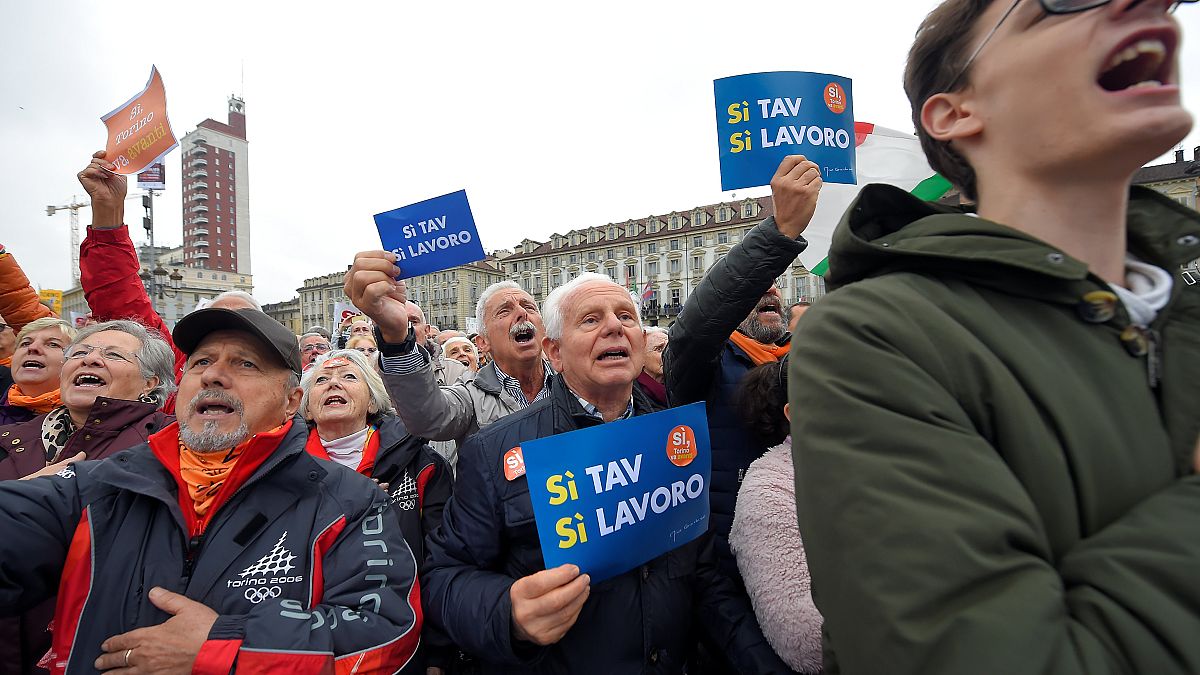Itália: Manifestação em Turim a favor da linha de alta velocidade