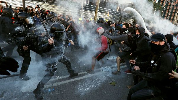 Une manifestation de policiers perturbée à Barcelone Une manifestation de policiers perturbée à Barcelone